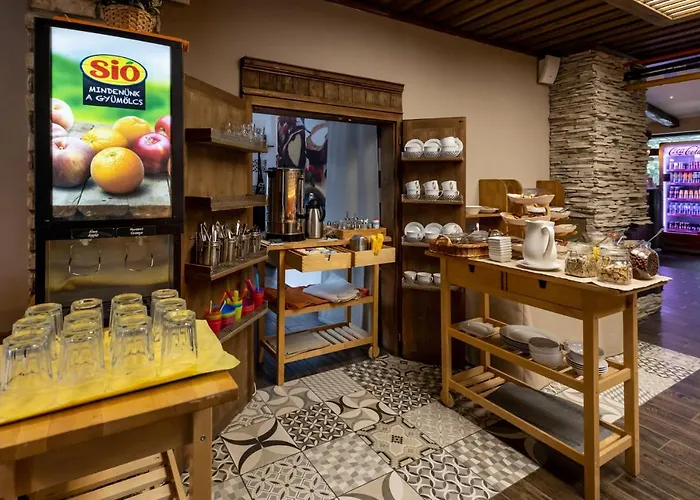 Отель Garda Сомбатхей